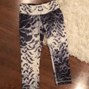 Lululemon wunder under cropped leggings size 6!